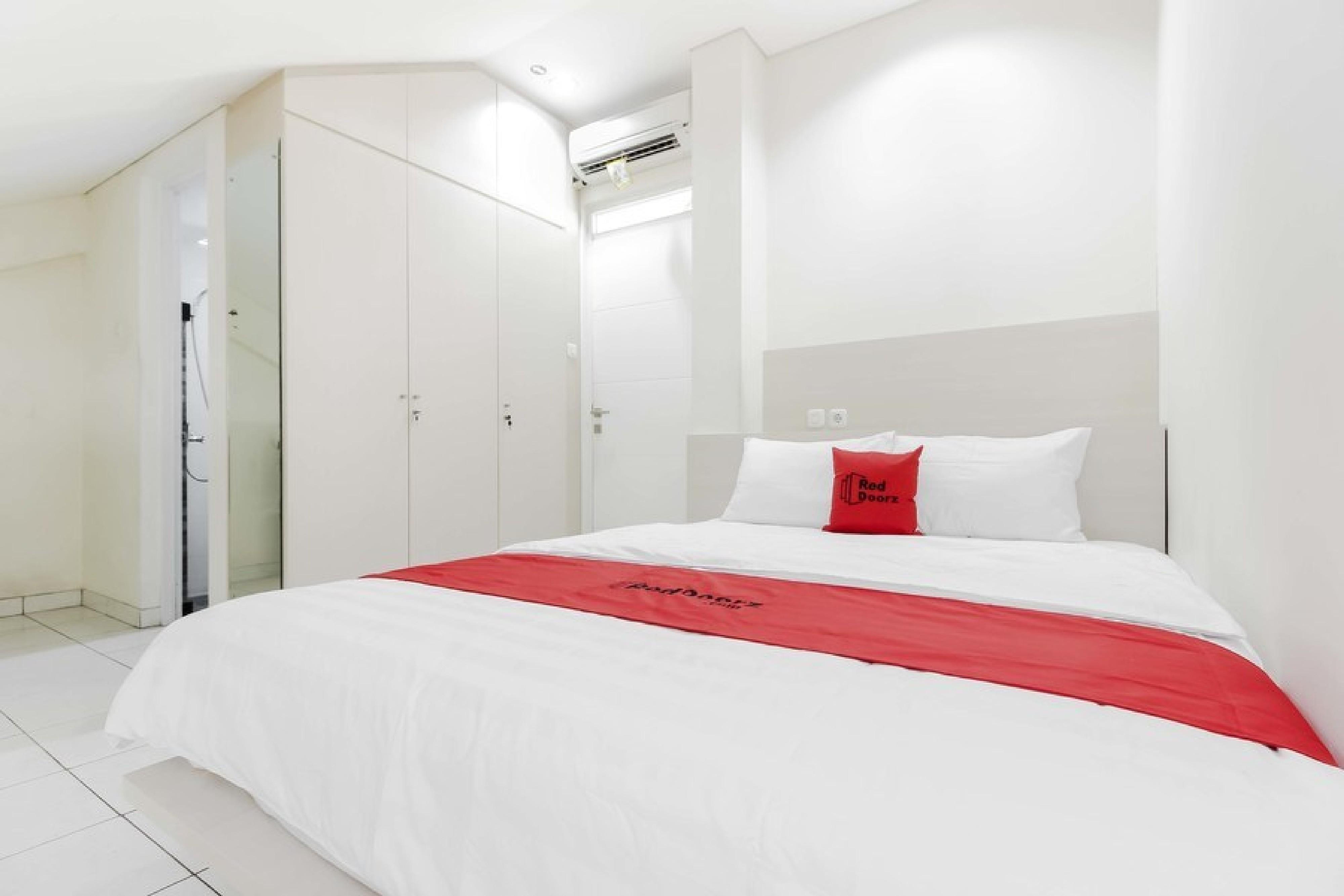 Hotel Reddoorz Near Pancoran Jakarta Exterior foto