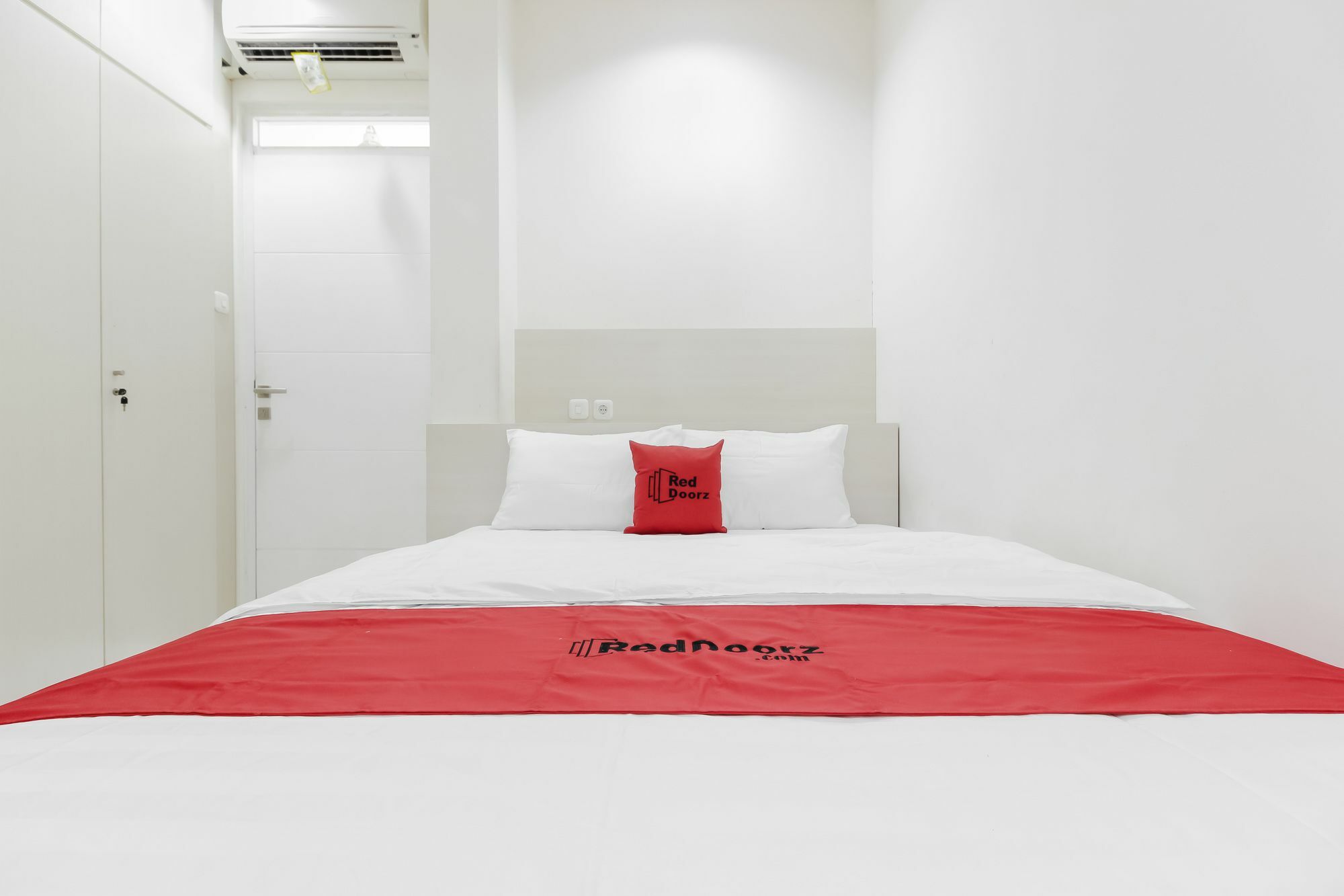 Hotel Reddoorz Near Pancoran Jakarta Exterior foto